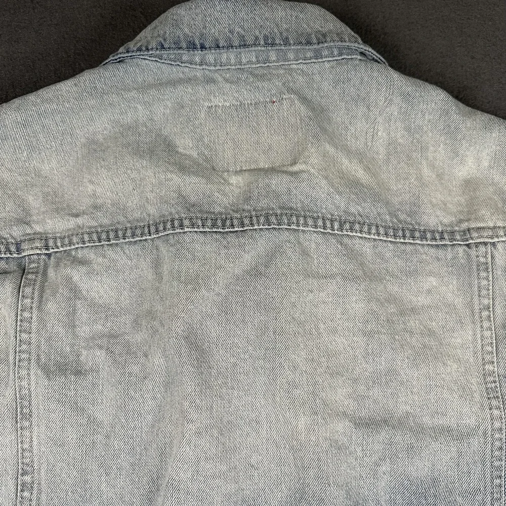 Guess Denim Jacket Mens Large Blue‎ Light Wash Button Front Pockets JMLXN1R0LF0